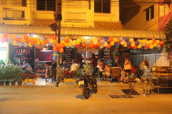 Double Bar lounge for Leasehold